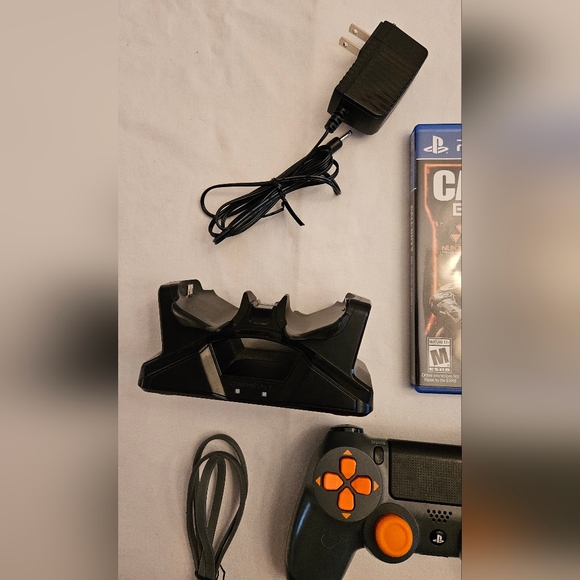 PlayStation4 1TB Call of Duty Black Ops III bundle with Blu-ray disc PLUS - Picture 8 of 15